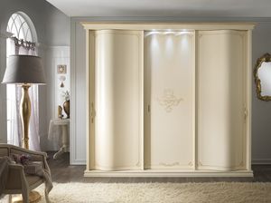 Chanel Patinata armoire, Armoire avec portes latrales arrondies