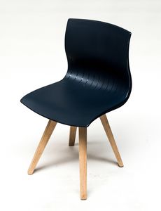 WEBBY 333U, Chaise avec pieds en htre, coque en nylon
