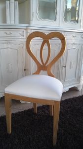 8238 SEDIA, Chaise en bois avec un dossier en forme de coeur