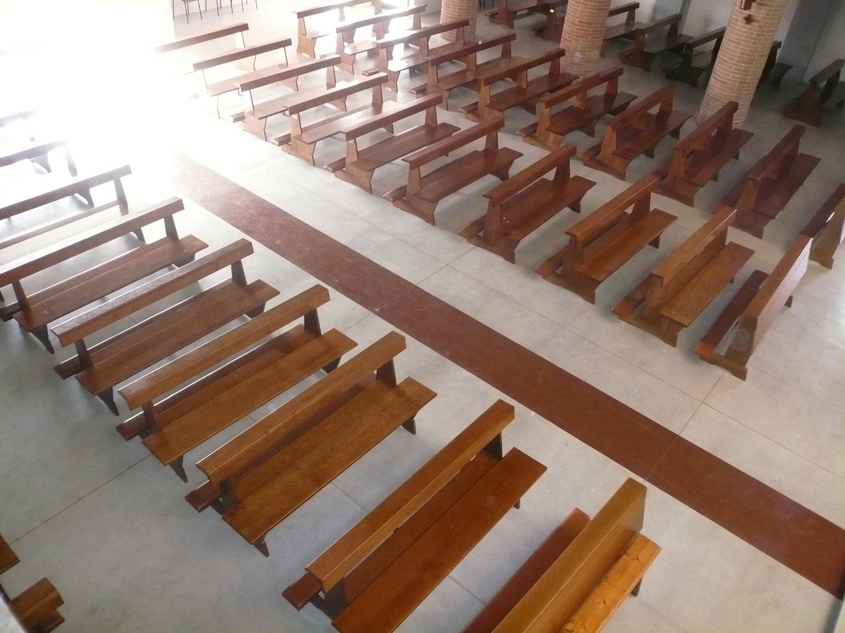 Bancs d'église à vendre - en bois massif