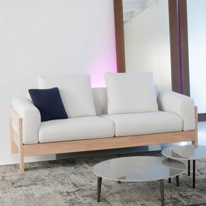 Kuba Lux, Canap en bois au design minimaliste