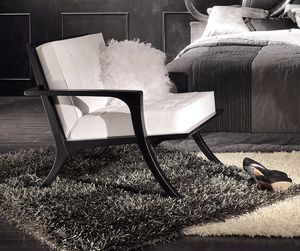 Art. 521p, Fauteuil laqu noir, avec coussins en cuir blanc