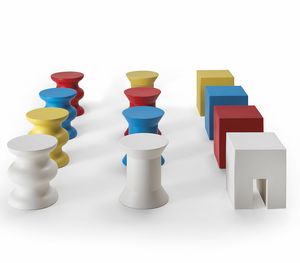 Stilemi, lments multifonctionnels en technopolymre, adapts comme siges ou tables d'appoint