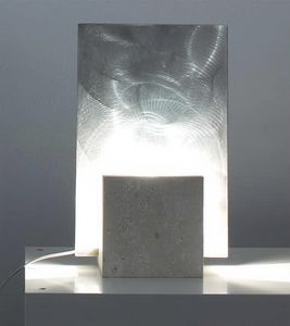Reflex Steel, Lampadaire en pierre, forme carre