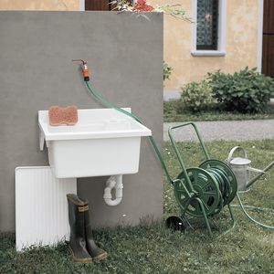 Wall, Lavabo mural pour usage extrieur