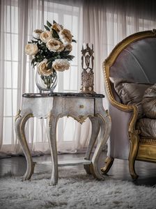 Art. 0146, Table de chevet sculpte, de style classique, avec dessus en marbre