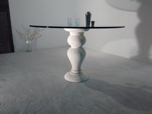700 table, Table  manger, avec plateau en verre ronde, base de pierre de Vicence